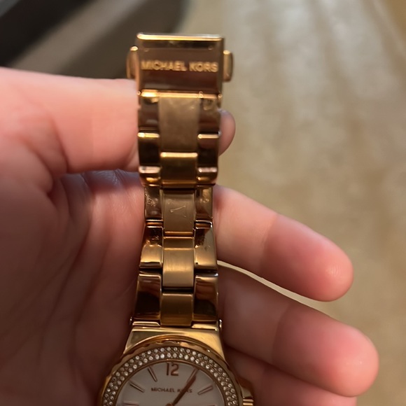 Michael Kors Rose gold watch - Picture 2 of 2